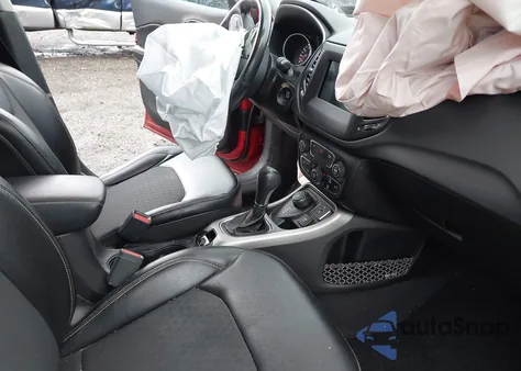 2018 Jeep Compass Latitude 4X4 from USA, damaged, VIN 3C4NJDBB1JT402641